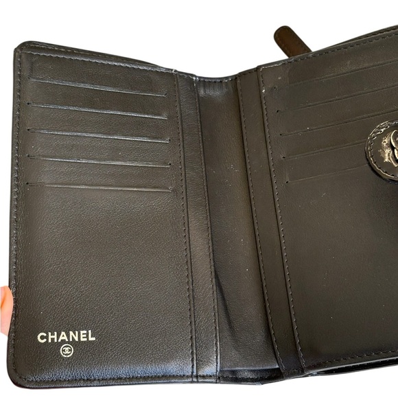 COPY - Chanel iconic patent black quilted wallet - Picture 3 of 16